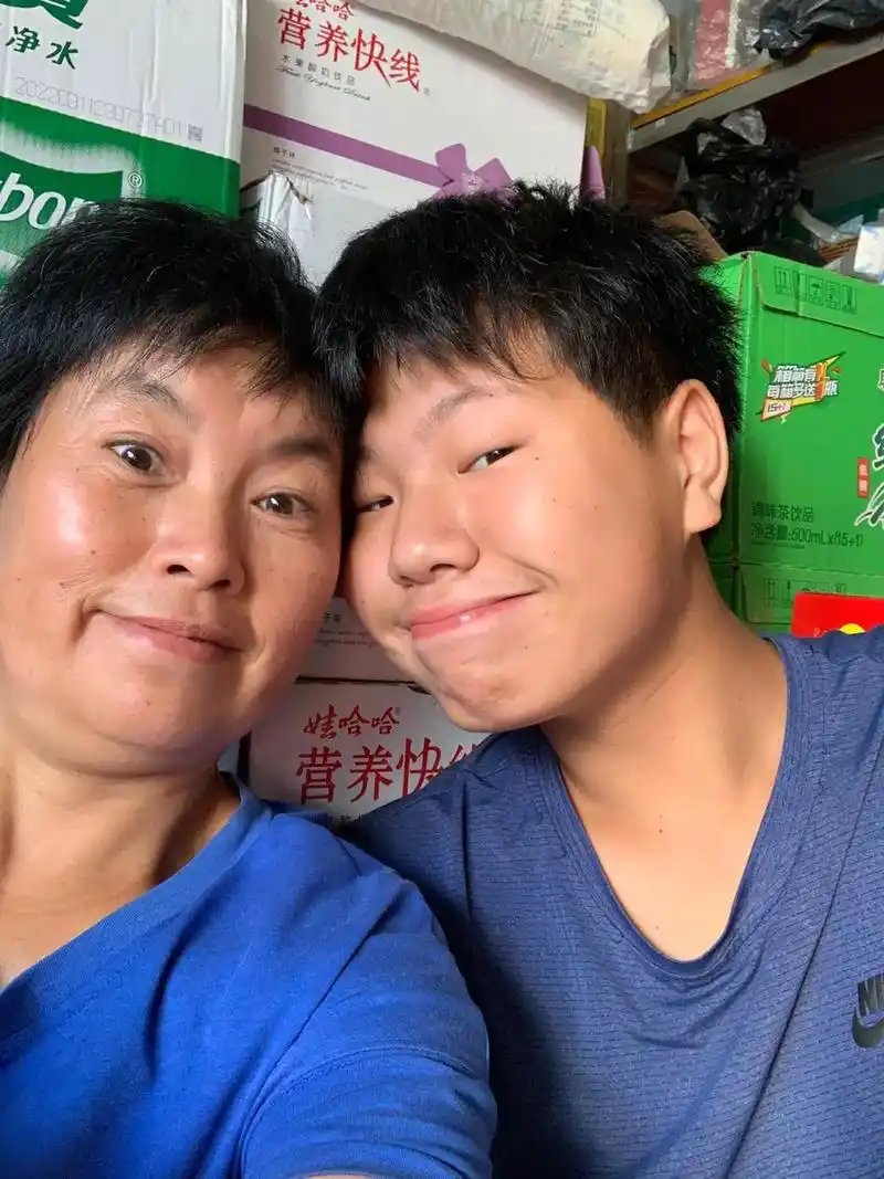 就是这个小鬼有时候气得我不要不要的,一声妈妈叫了我也就没脾气 - 抖