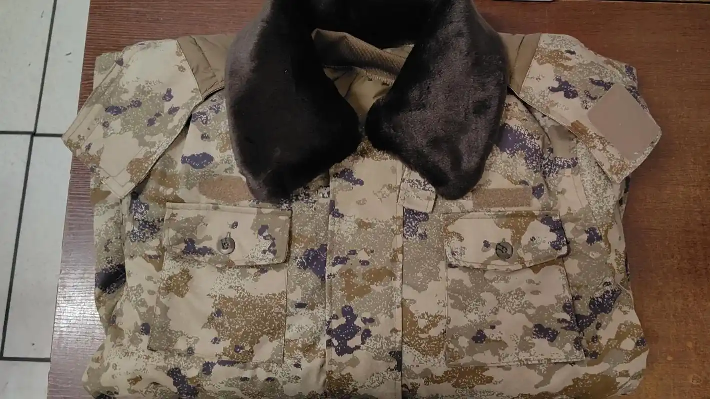 不是羽绒服买不起,而是军大衣更有性价比,21式陆军迷彩大衣, - 抖音