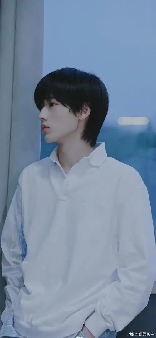 宋亚轩窗边白衬衫写真#小宋老师今天是日系满满的男高中生了!