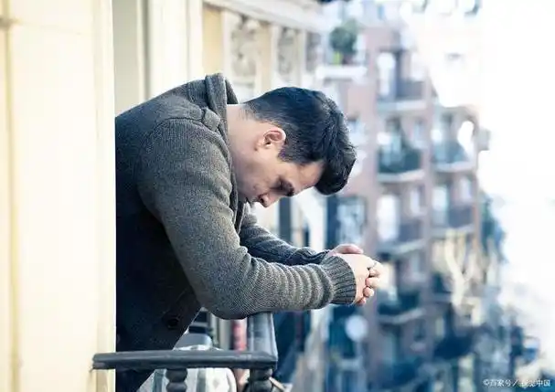 男人心累的伤感说说:压抑与无助,却成为朋友圈的秘密诉说!