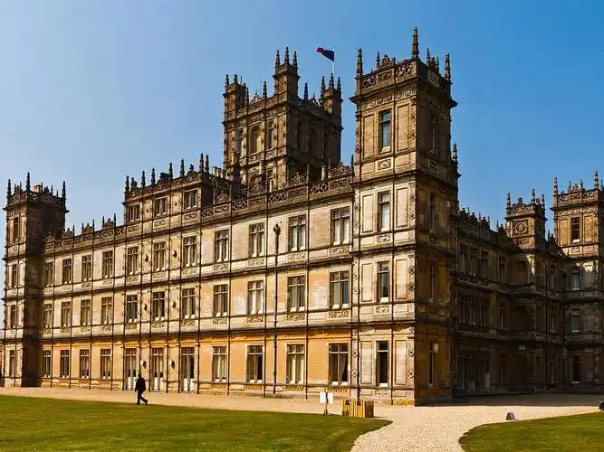 「唐顿庄园」拍摄地:风景如画,极尽奢华|汉普郡·海克利尔城堡