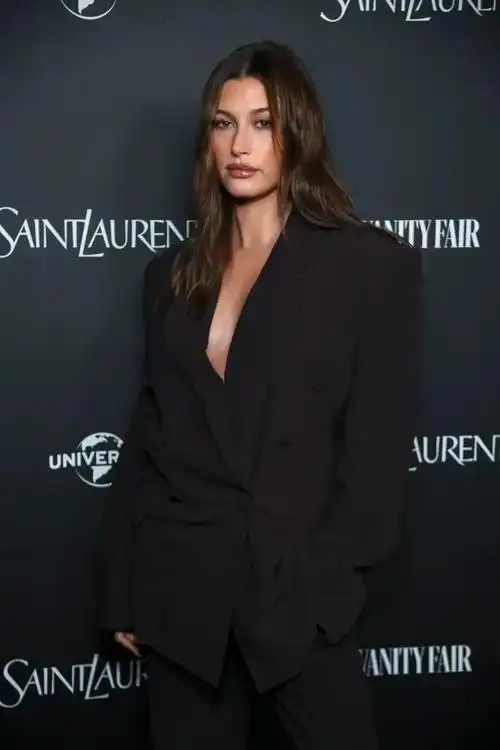 海莉|碧昂斯|贾斯汀·比伯|赛琳娜·戈麦斯_网易订阅