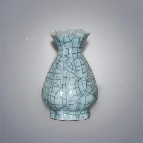 0004南宋官窑瓜楞花口瓶