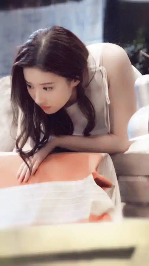 刘亦菲白纤楚二代妖精