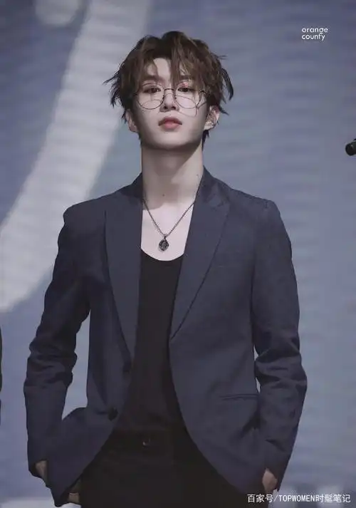 范丞丞眼镜造型汇总,斯文绅士或霸气超a,演绎不同的帅气男友风