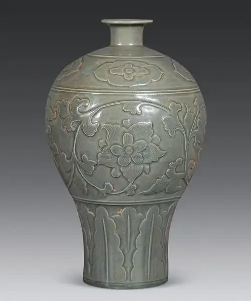 *0106 五代 越窑青釉花卉纹梅瓶