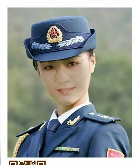 这是我2017年用年轻时的照片p的军装照,看看神气不?