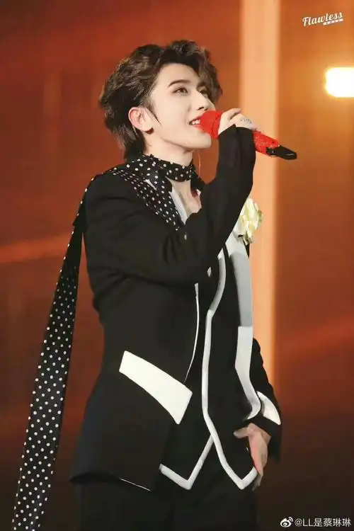 蔡徐坤##蔡徐坤新歌afterglow