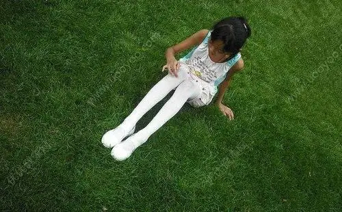 可以有效防晒,黑色的丝袜还可以显瘦,但是不适合12岁女孩穿,太显成熟