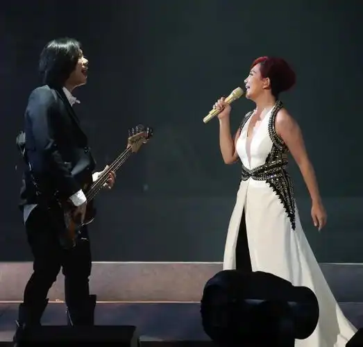 梁静茹这辈子最大的勇气,应该都用在了五月天的"玛莎"身上