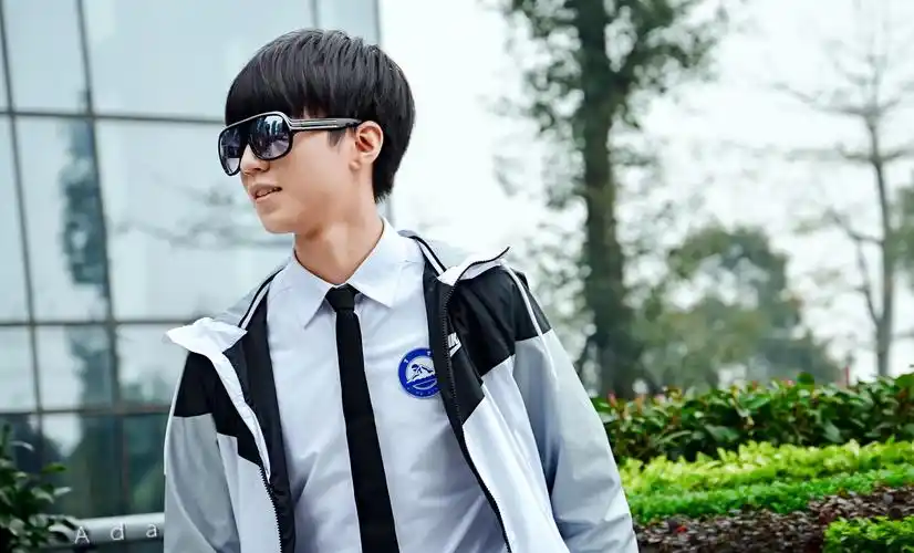 超少年密码王俊凯发现了自己是al_超少年密码王俊凯同款衬衫照-联迅