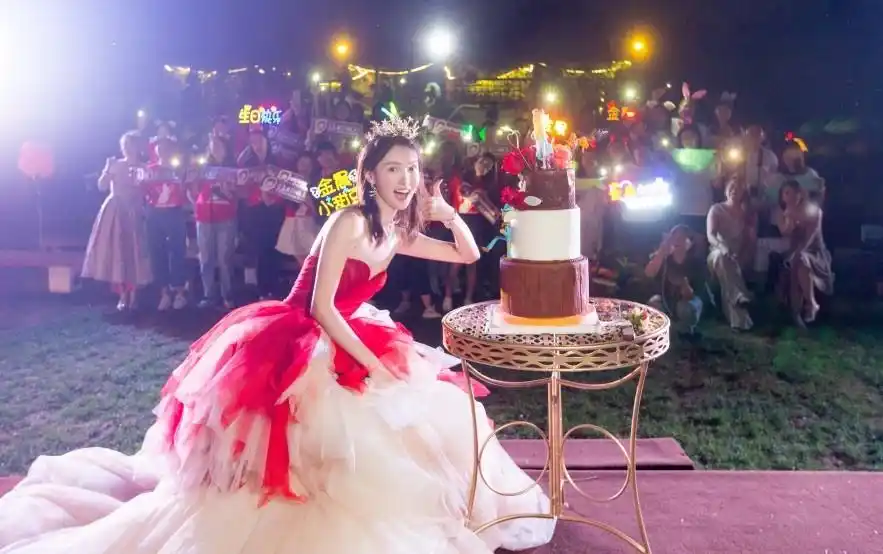 金晨生日惊喜不停 作品与商业迎双爆发 - 明星 - 南方娱乐网