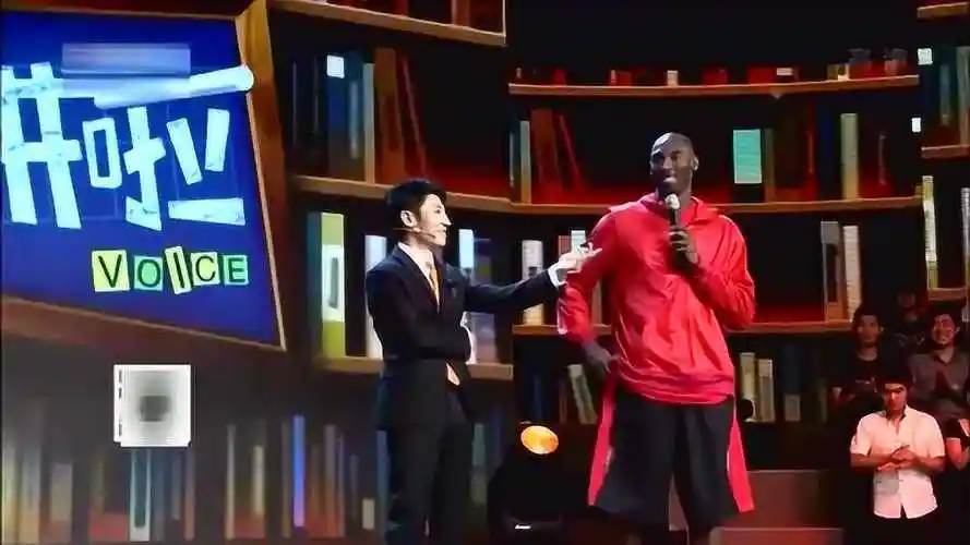 科比来央视录节目撒贝宁还调侃科比的身高但是科比也不好惹
