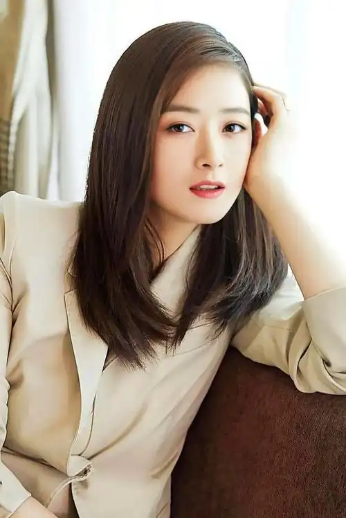 在娱乐圈中被公认"情商低"的蒋欣,其实早已经走上了另一条道路