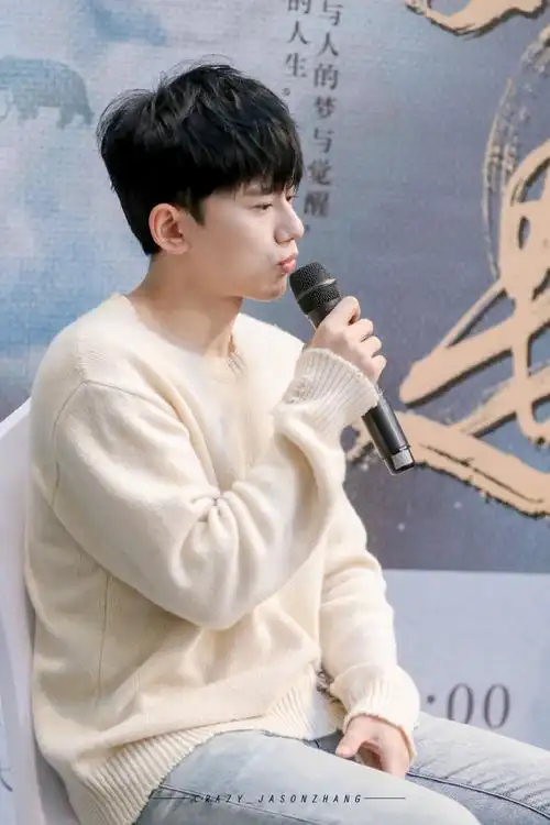 超话78#张杰出演话剧曾经如是#牛奶罐里有一只可爱的小杰01@张杰