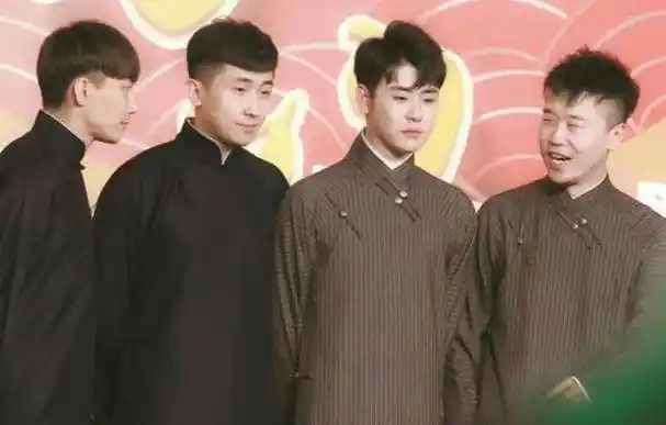 尚九熙激动得流下眼泪,何九华为观众们比心