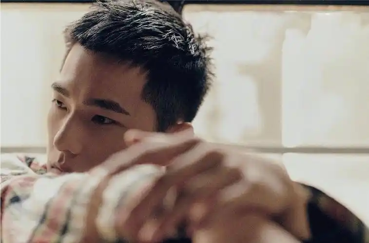 大陆 男 杨洋 > 杨洋寸头超a大片写真图片(19/19)返回首页 电脑壁纸