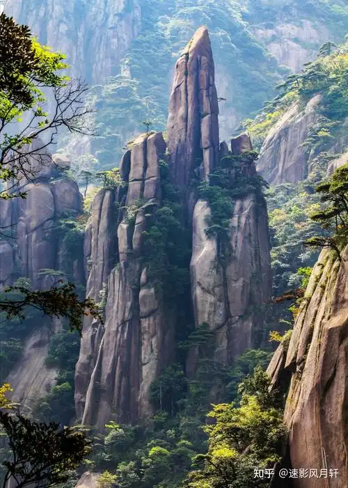 山的气魄与雅致不在于高大而在于延绵巍峨不绝