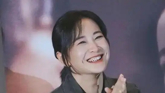 明星现实中真的很漂亮吗?网友:身材瘦成"纸片",香水味巨浓