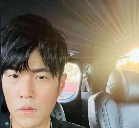 周杰伦连续发文勿扰不表态的事件,官方直接下场背书式 硬气回应