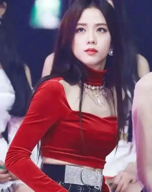 尽管blackpink每位成员都兼具美貌与实力,但金智秀却一直被韩媒誉为