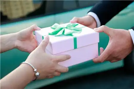 67朋友搬家可以提前送礼吗哪些礼物不能送