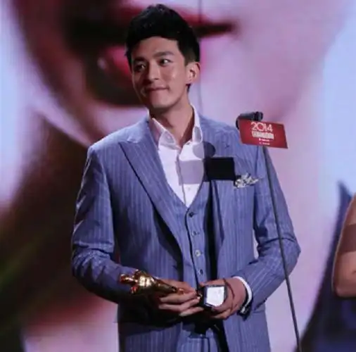 回顾孙艺洲戏外专一与妻子从校园到婚纱恩爱20年