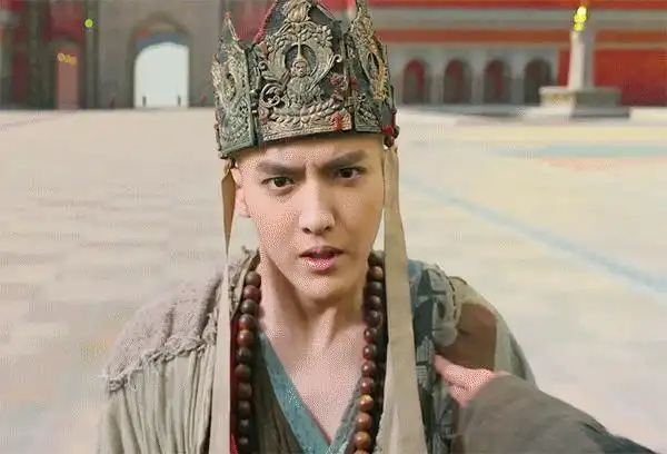 《小红花》虽有瑕疵,却仍是值得一看的电影,大爱易烊千玺