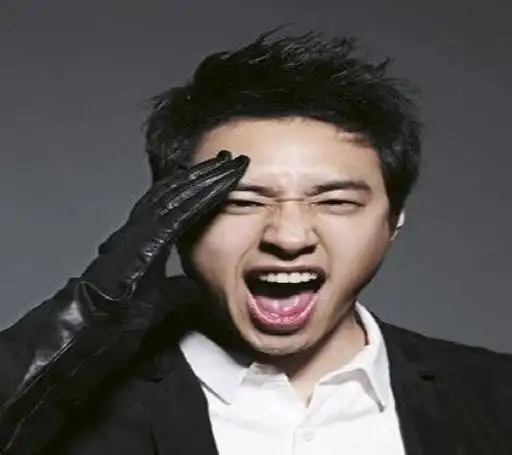 某天半夜潘玮柏一张开眼就看到上百张人脸,有的人在哭,有的人在笑,潘