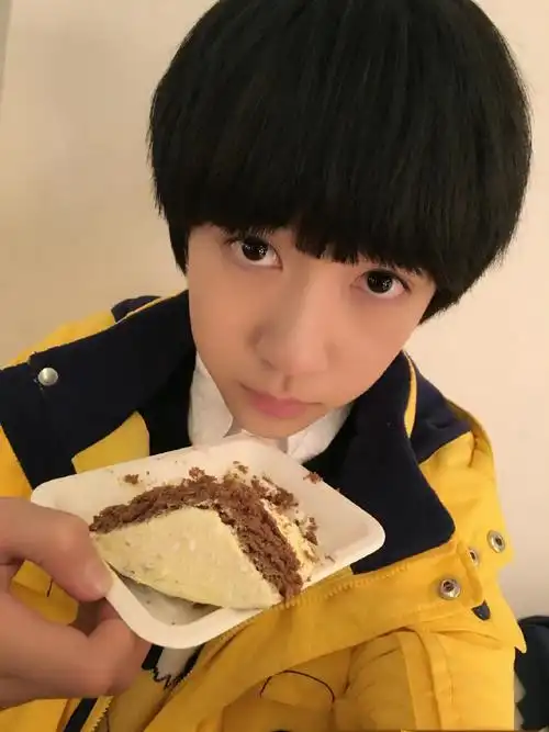 来自16-17年 tf家族新生霖霖的照片小时候的小霖铛真的超级可爱,圆脸