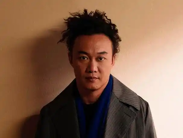 陈奕迅(eason chan),1974年7月27日出生于中国香港,祖籍广东省东莞市