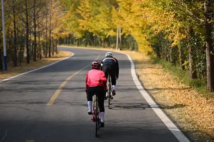 深秋十月我们相约"四座楼"骑行