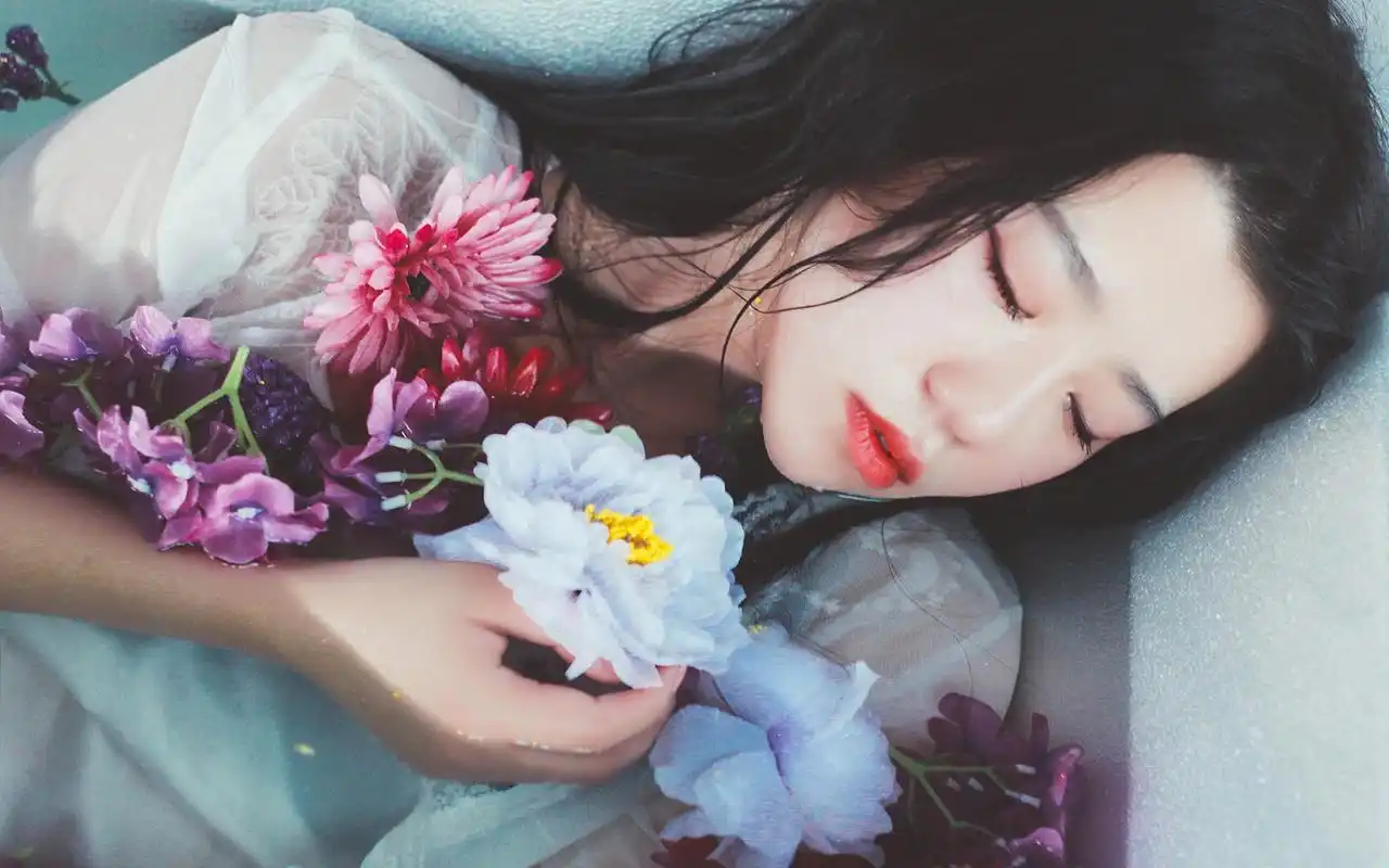 唯美意境伤感美女壁纸欣赏