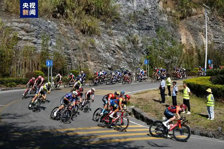 2023环广西公路自行车世界巡回赛 顶尖车手决战桂林"最美赛道"_比赛日
