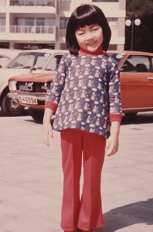 物质条件挺好,但陈慧琳和她姐弟俩从小就被爸妈管得特别严.