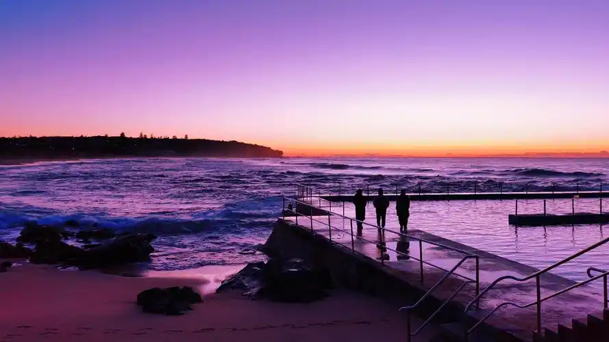 海边紫色的黄昏