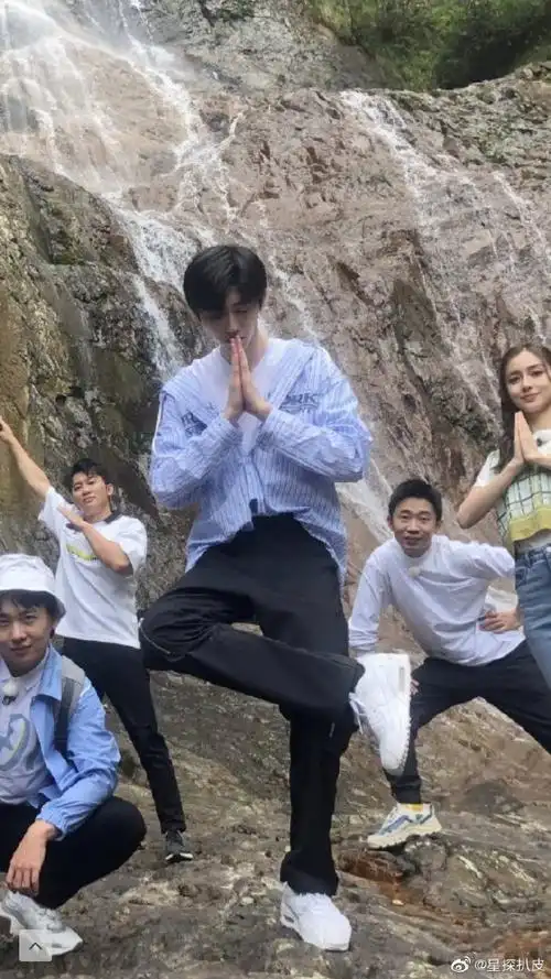 蔡徐坤春游自拍##蔡徐坤跑男春游