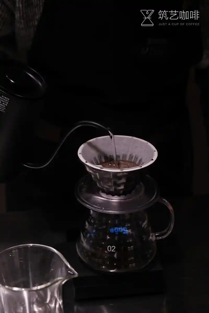 手冲咖啡 #今天你喝咖啡了吗  手冲最迷人的地方就在于它的这种仪式