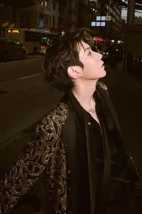 王源的喉结粉这里集合#王源2024龙行绛气