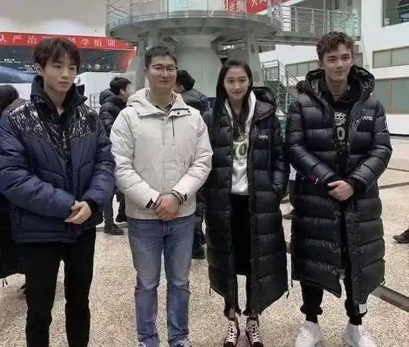 关晓彤吴磊穿校服不告诉王俊凯?