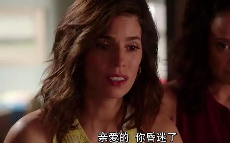 蛇蝎女佣:女主结婚当天中枪昏迷,醒来竟发现丈夫在做那种工作-影视综