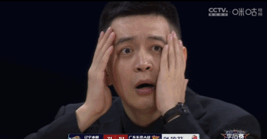 不理解判罚杨鸣贡献神级表情包登上热搜