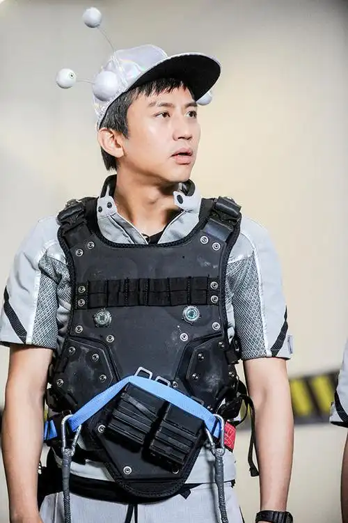 邓超《跑男》大秀机械舞 暖心粑粑上演生死时速