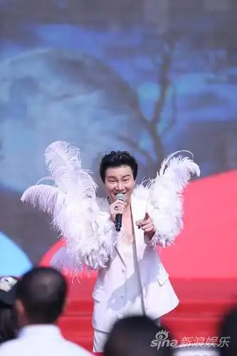 张国荣模仿者钟浩现身相亲会 盼90后女友