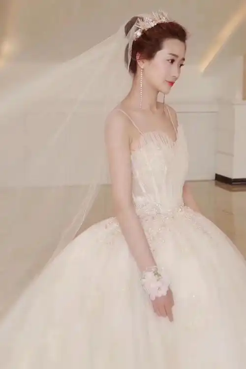 2020-7-2 17:30      标题: 总说自己是"贫穷女孩"的新娘怎么选婚 ??