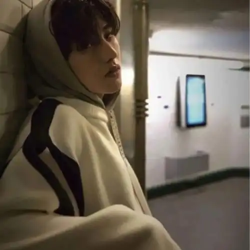 今天来更蔡徐坤(一些侧脸图)#蔡徐坤 #蔡徐坤头像 #蔡徐坤可爱 #fyp