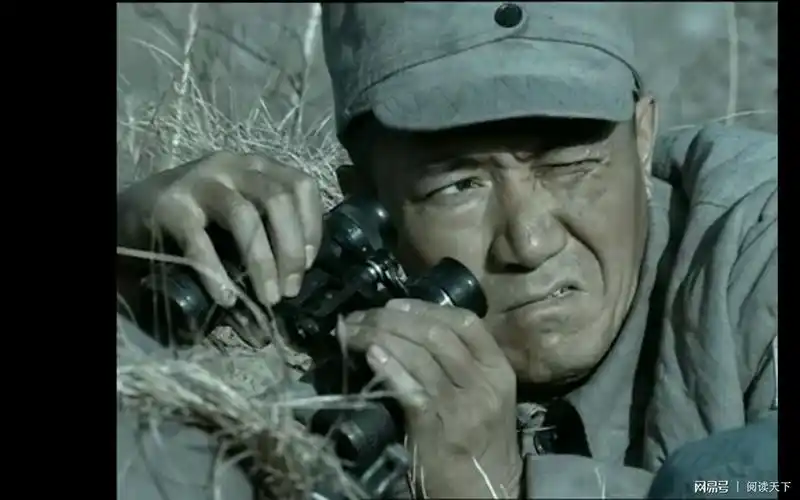 李云龙从来不带望远镜,每次都让和尚背着,原来另有玄机