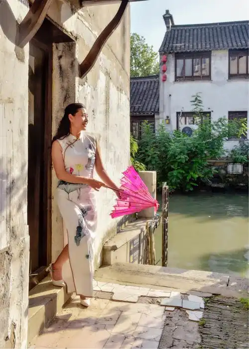 江南水乡 雅韵旗袍 风情摇曳