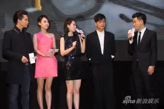 黄宗泽胡杏儿先后同台 邱泽承认分手