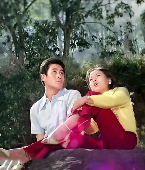 如吟,如咏,如梦,如幻……这首电影《庐山恋》插曲《恋歌》,将爱情